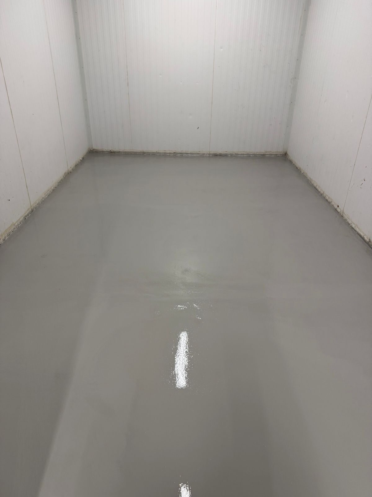 Piso de uretano acabado com superfície uniforme e higiênica